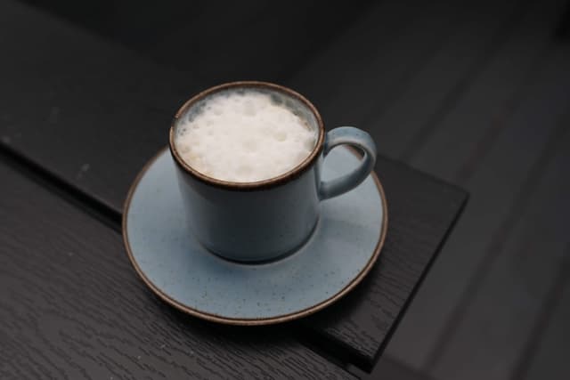FLAT WHITE
