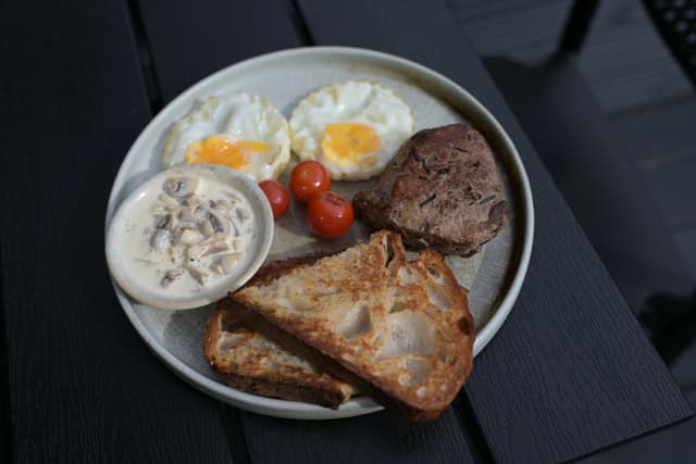 STEAK & EGG
